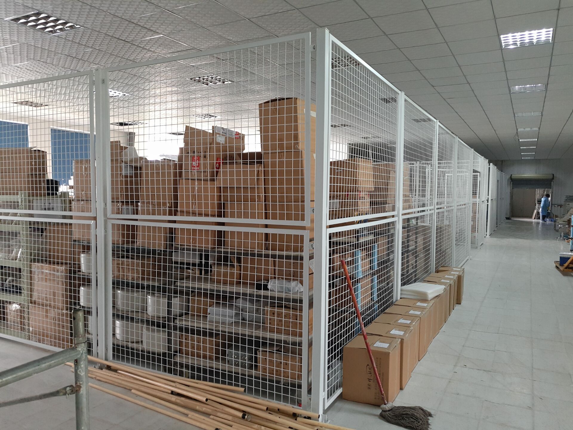 <b>問：倉庫隔離護(hù)欄什么價</b>