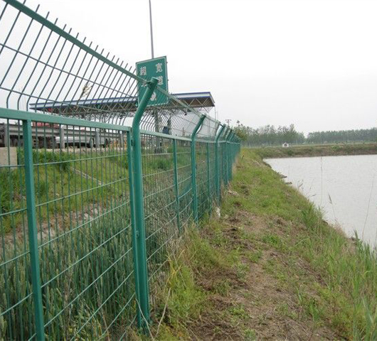 1590391943349030.jpg 水庫(kù)防護(hù)欄 (2)副本.jpg